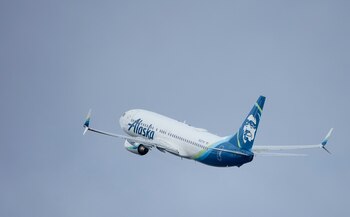 Un grupo de afectados aumenta la demanda contra la aerolínea y Boeing tras una despresurización peligrosa. Se revelan advertencias previas ignoradas. (AP/Craig Mitchelldyer)