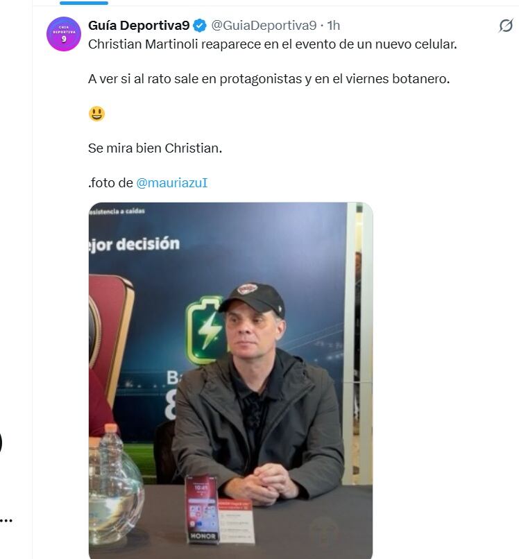 Christian Martinoli asiste a un evento de lanzamiento de un nuevo celular, marcando su primera aparición pública tras recientes rumores sobre su estado de salud. (Captura X @GuiaDeportiva9)