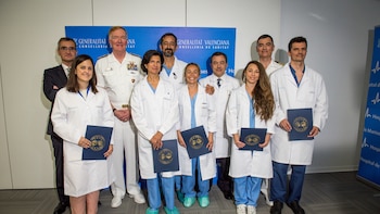 El doctor Pedro Cavadas junto