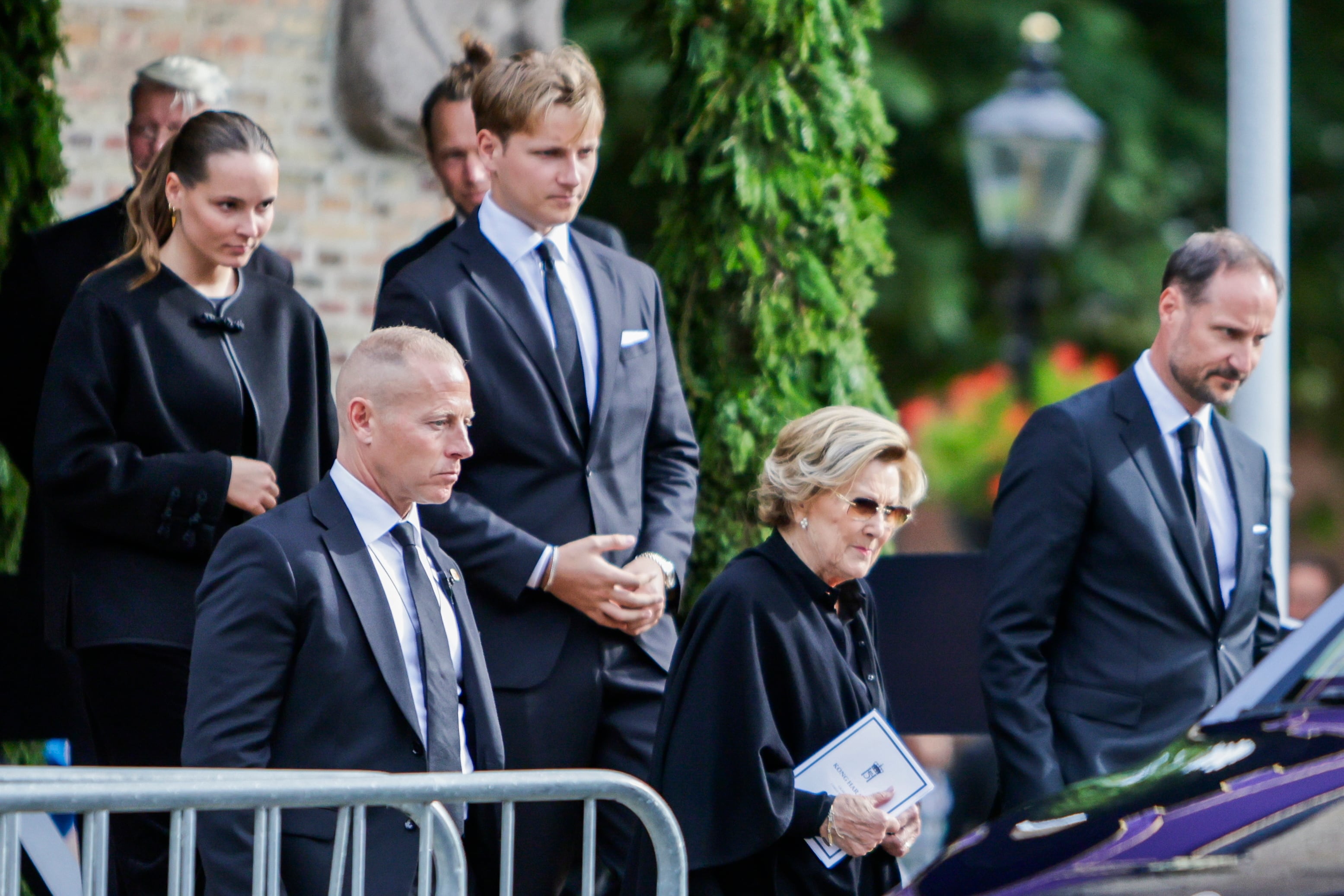 La reina Sonja, el rey Haakon VIII, la princesa heredera Ingrid Alexandra y el príncipe Sverre Magnus en la Catedral de Oslo