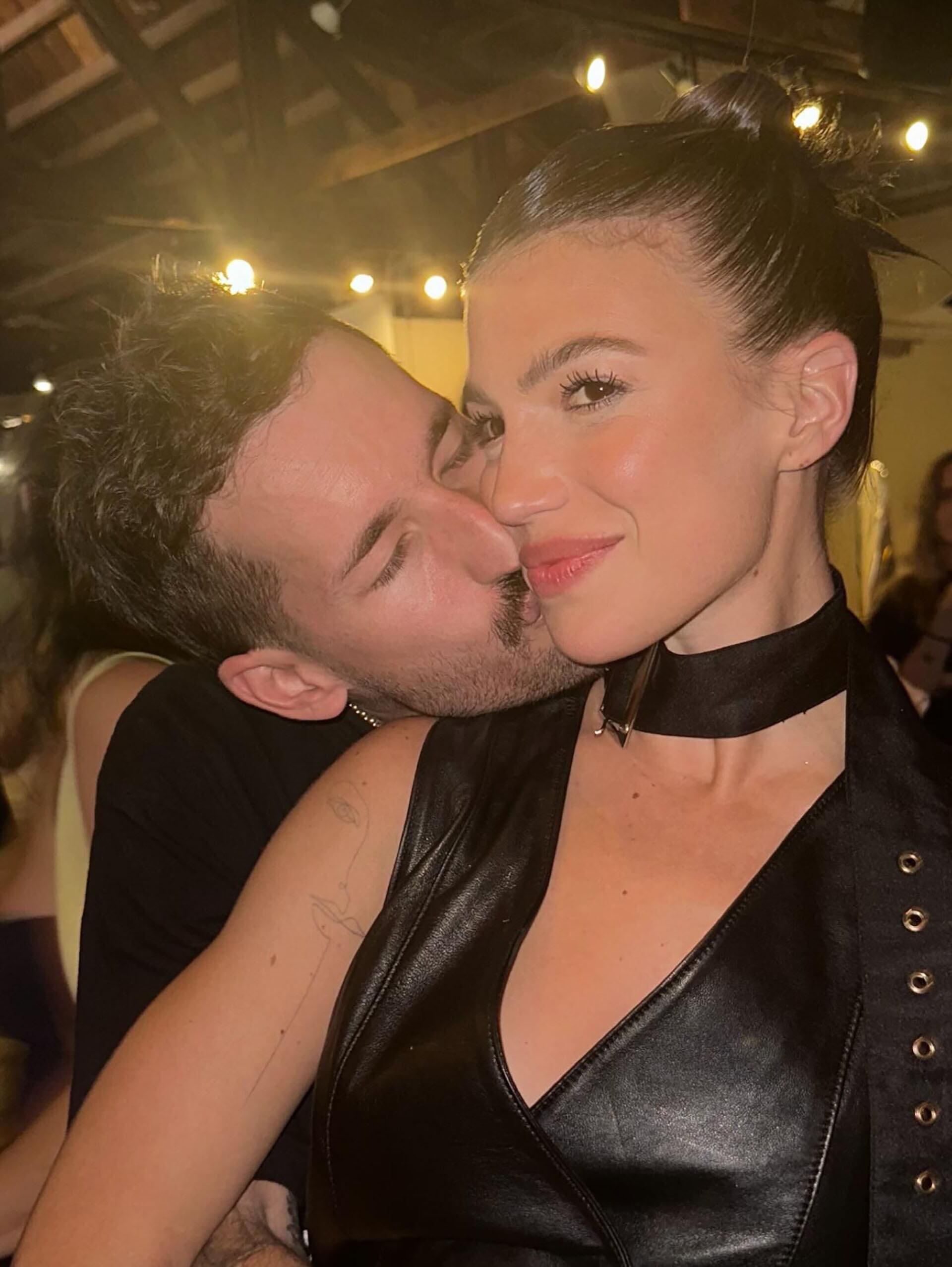 En su mensaje, Stefi Roitman destacó la importancia de la familia y el crecimiento personal junto a Ricky Montaner