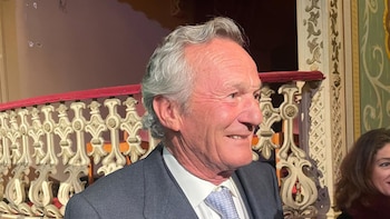 Luis Astolfi, discreto con el rey Juan Carlos, pero firme en su apoyo a la infanta Elena en la Feria de Abril