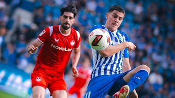 Felipe Chávez presenta una “contusión dolorosa en la rodilla” producto de un golpe ocasionado en el último triunfo del Magdeburgo en 2. Bundesliga
