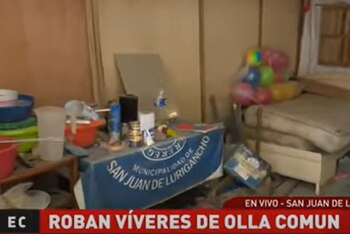 Roban víveres en olla común