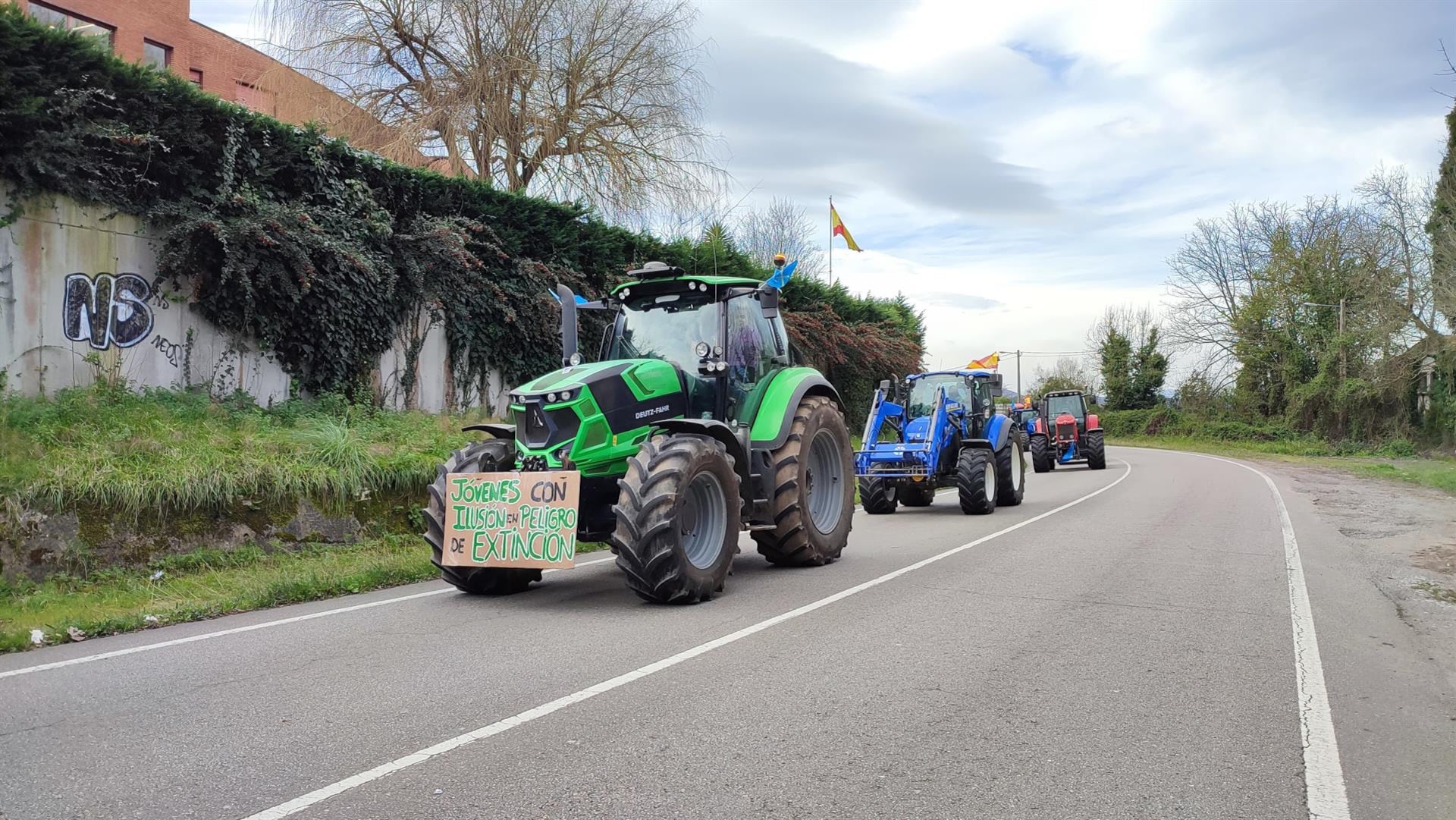 Tractores de organizaciones agrarias movilizados en Oviedo