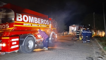 Un incendio arrasó con una casa en Córdoba: dos mujeres terminaron gravemente heridas por las quemaduras
