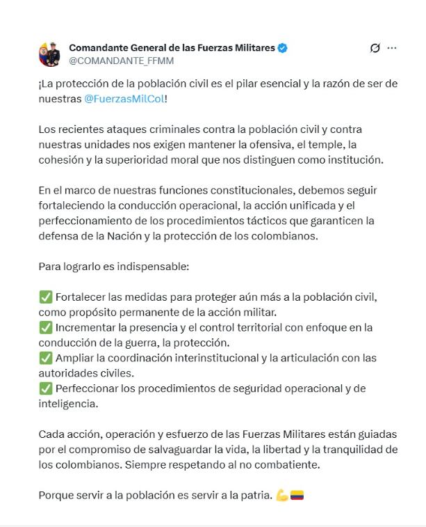 El comandante de las Fuerzas Militares, almirante Francisco Cubides, emitió directrices a todos los jefes de fuerza para reforzar la ofensiva contra los grupos armados ilegales - crédito @COMANDANTE_FFMM/X