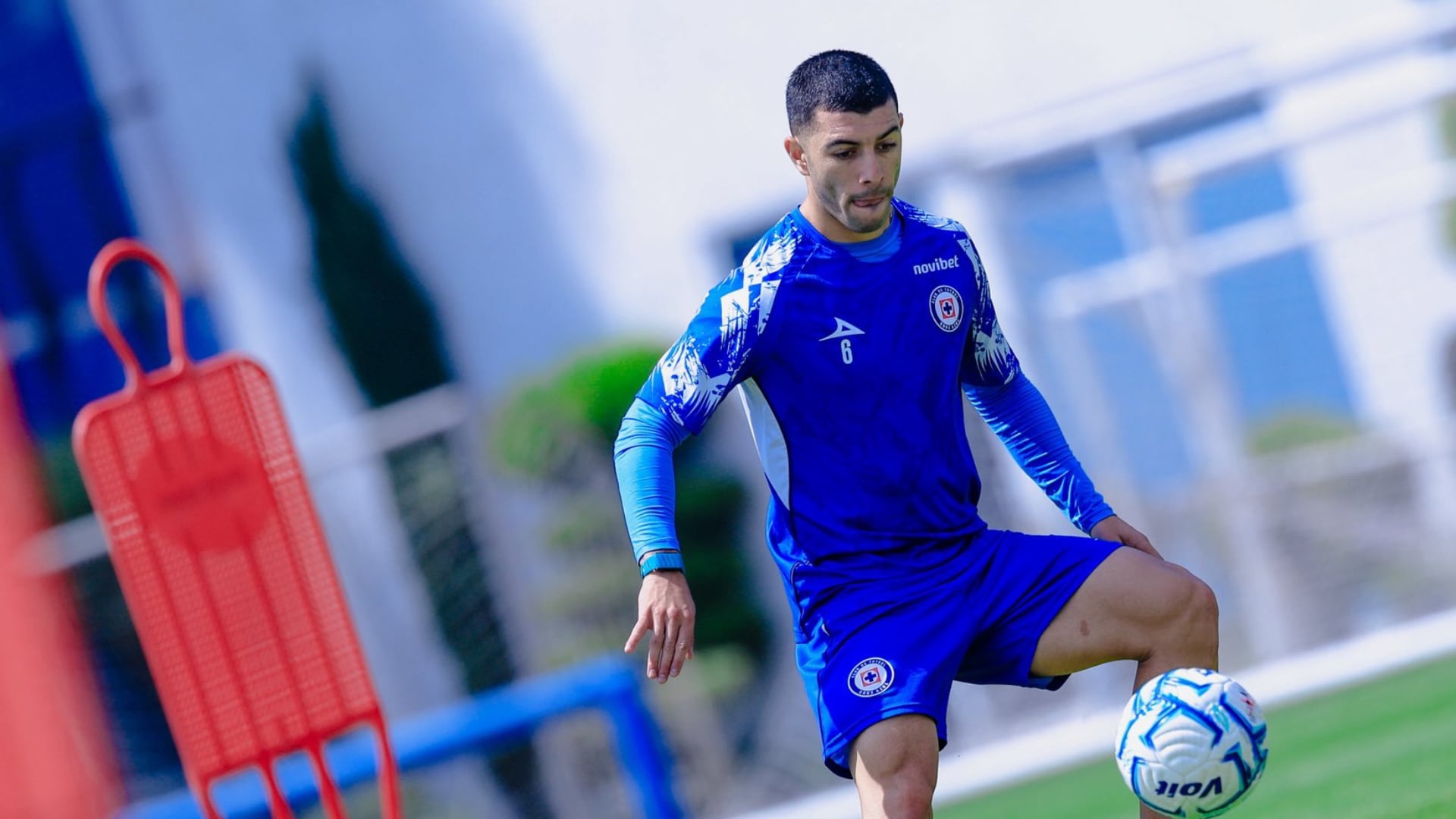 La Máquina mostró al mediocampista en trabajos de campo tras perderse los duelos ante Atlas y Necaxa, pero no hay confirmación del cuerpo técnico sobre su disponibilidad para la Jornada 7. (X/ @CruzAzul)