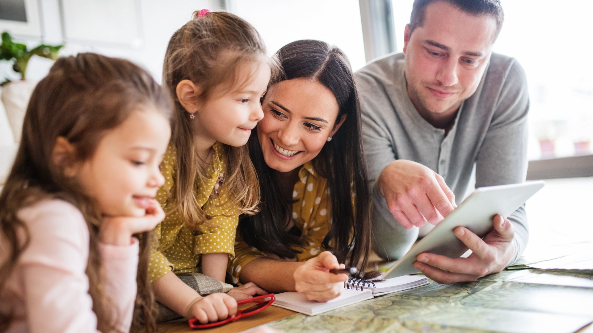 Tener hijos en España sale cada vez más caro: las familias con menores llevan dos décadas retrocediendo en su nivel de gasto relativo