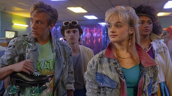 Logan Allen como Jake y