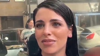 Valentina Cervantes mostró el detrás de escena de su regreso a Inglaterra: los juegos de sus hijos en el aeropuerto