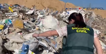 Los residuos eran enterrados en suelos agrícolas o vertederos no
acondicionados. (Guardia Civil)