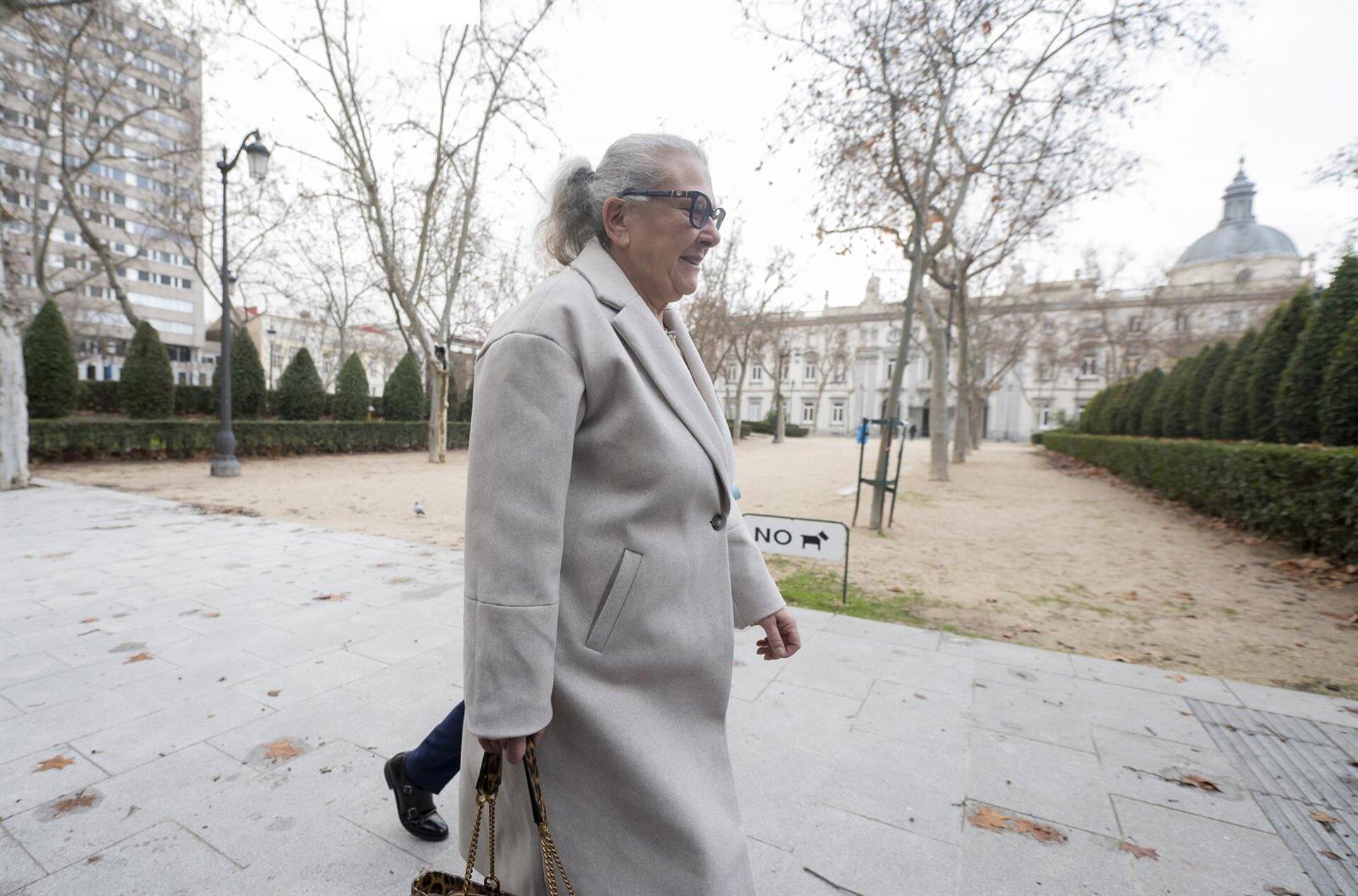 El chófer de Carmen Pano declara que la llevó a Ferraz con 45.000 euros: Se fue con bolsas y volvió sin bolsas