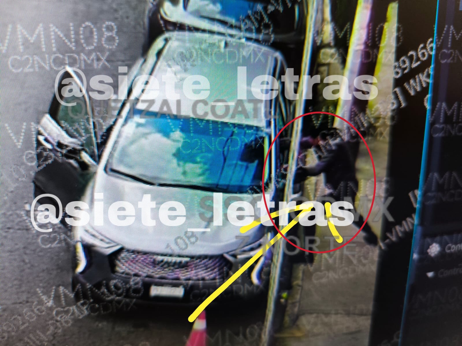 Así fue el ataque al conductor en calles de la alcaldía Iztacalco, CDMX. (X/@siete_letras)