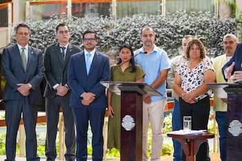 El gobierno costarricense impulsa la entrega de paquetes tecnológicos que incluyen fertilizantes, semillas y alimento para animales a zonas rurales. (Cortesía: Ministerio de Agricultura y Ganadería)