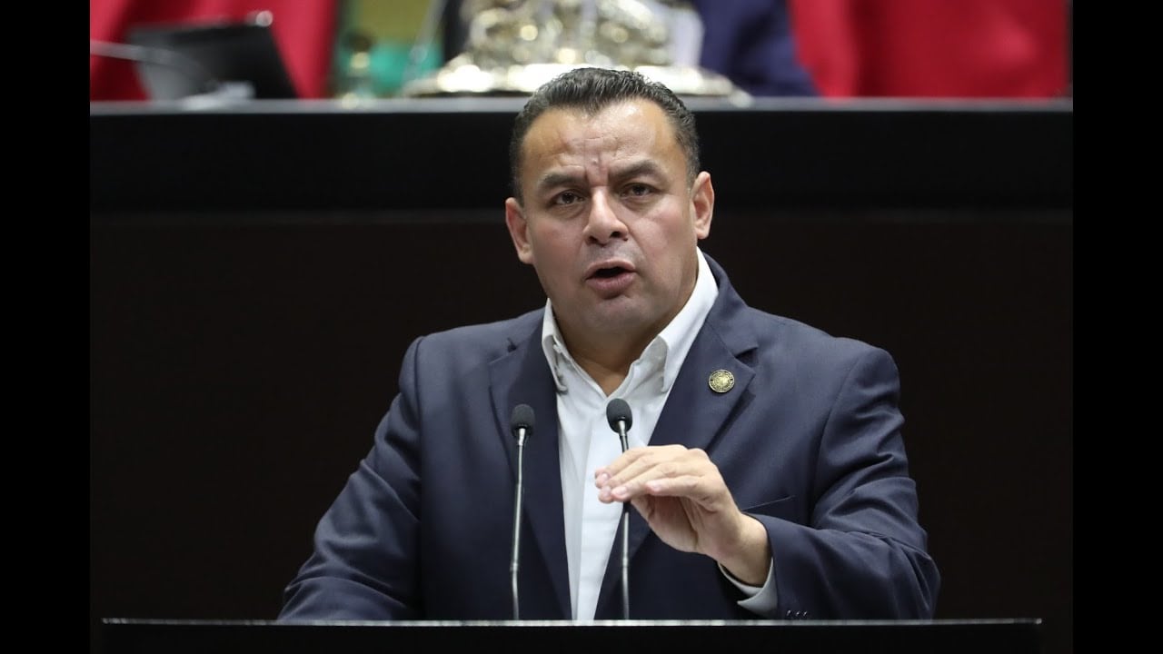 Erubiel Alonso anunció entre lágrimas su renuncia al PRI.Crédito: YouTube/Cámara de Diputados