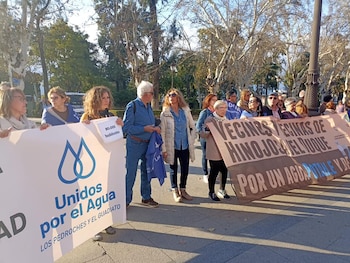 Imagen de una manifestación de los vecinos de los Pedroches. (Facebook de Unidos por el Agua)
