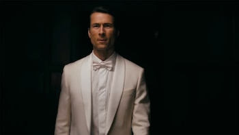 Jugada Maestra, Glen Powell