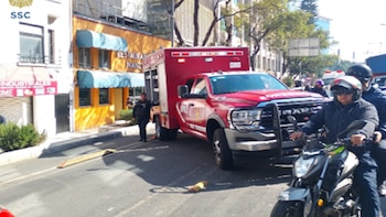 Accidente vial caída de grava avenida Chapultepec CDMX