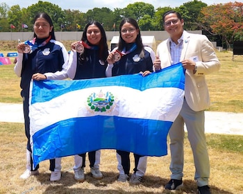 Jocelyn Urías, Marcela Cortez y Jimena Vigil ganaron 6-0 a República Dominicana y dieron a El Salvador el primer bronce en arco recurvo femenino. (Cortesía: Comité Olímpico de El Salvador)