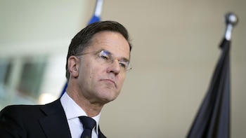 Rutte defiende su perfil bajo