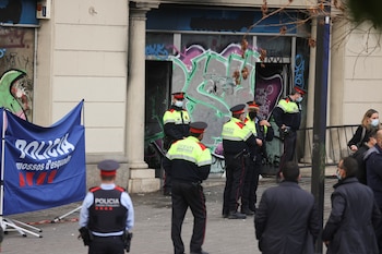 La fachada del banco abandonado