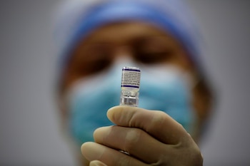 La vacuna de la covid de Pfizer es altamente efectiva en adolescentes. EFE/ Bienvenido Velasco