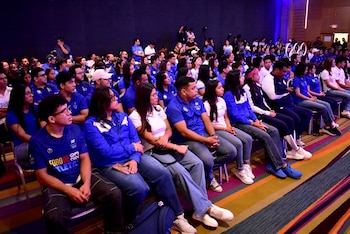 Entrega de pabellón a atletas salvadoreños que participarán en Juegos Centroamericanos y del Caribe 2026