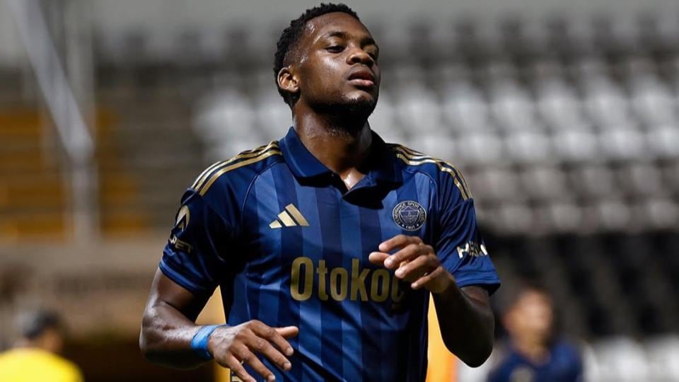 Jhon Jader Duran también se enfrentó a Richard Ríos, en el partido del Benfica y Fenerbahce - crédito @fenerbahce/Instagram