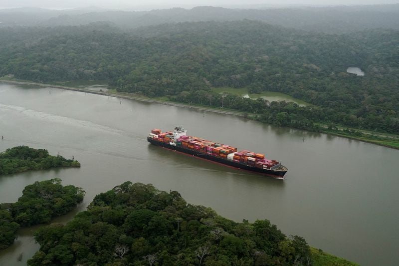 De los barcos registrados en las entradas de la vía interoceánica, 109 tenían reserva confirmada y 18 permanecían sin cupo. REUTERS/Enea Lebrun