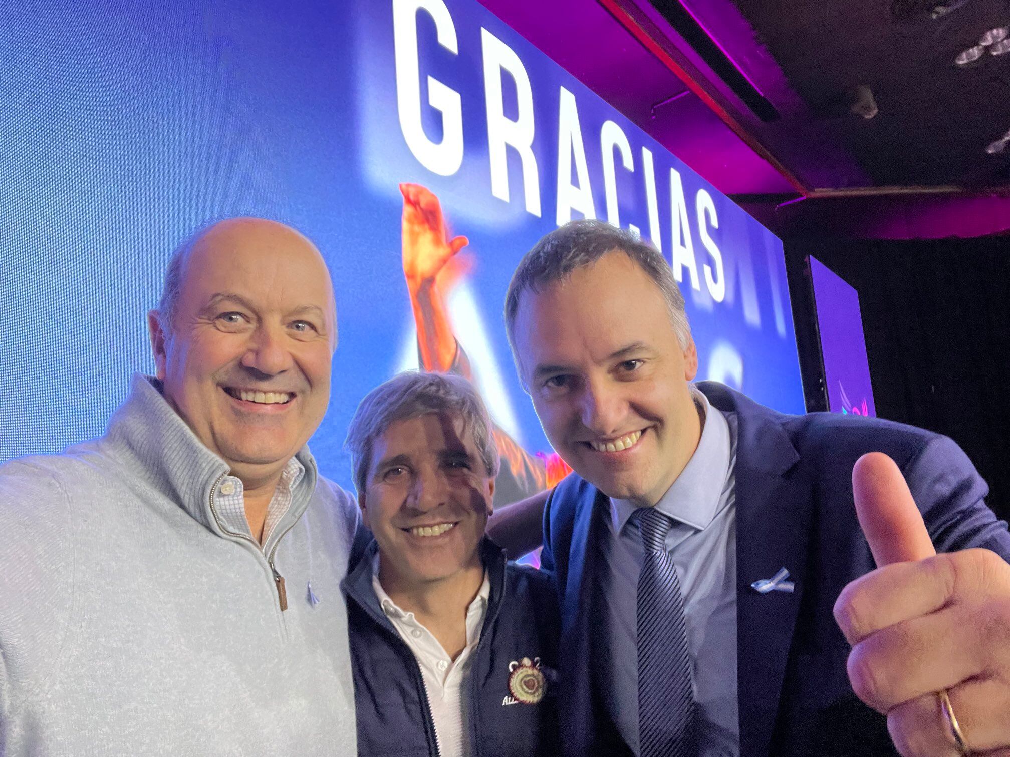 El jefe de Gabinete, Manuel Adorni, junto a los ministros Luis Caputo y Federico Sturzenegger