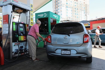 Las autoridades de Guatemala verifican el cumplimiento del subsidio a combustibles en 94 estaciones de servicio durante el primer día de vigencia. (fotografía: Diario de Centroamérica)