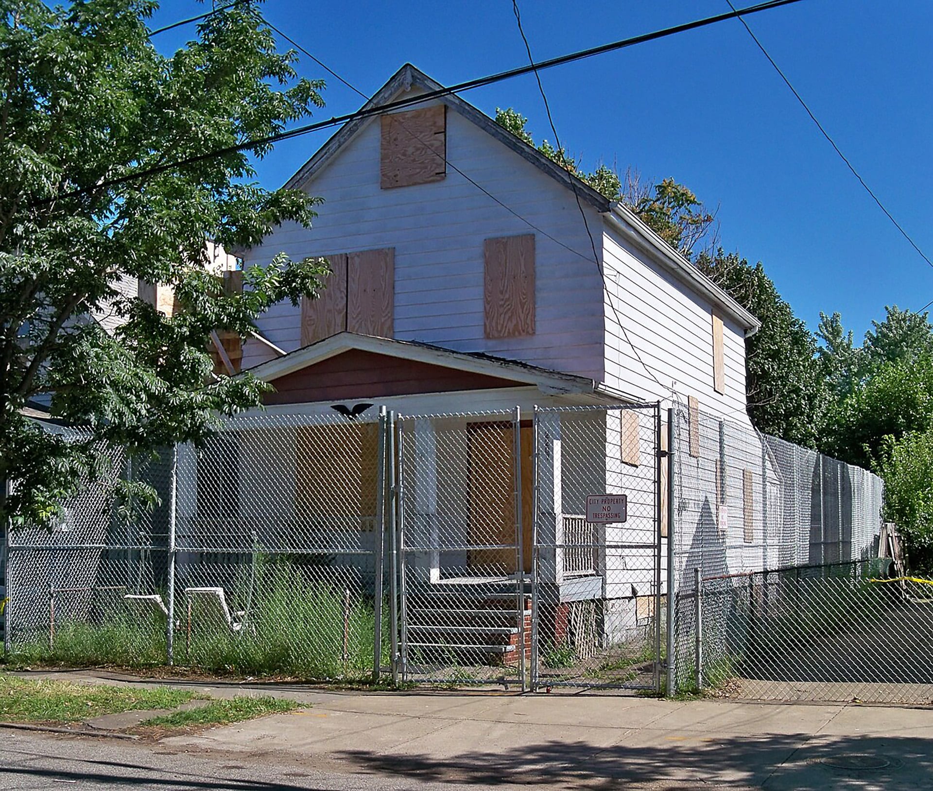 La casa de Cleveland, Ohio en la que Ariel Castro sometió a tres mujeres por años. Fue demolida como parte de la sentencia judicial