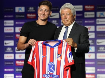 Enrique Cerezo junto a Julián Álvarez (REUTERS/Violeta Santos Moura)