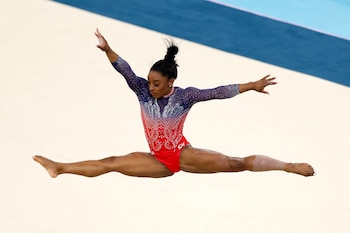 Paris 2024 Olympics - Artistic Gymnastics - Women's Floor Exercise Final - Bercy Arena, Paris, France - August 05, 2024. Simone Biles of United States in action. REUTERS/Peter Cziborra