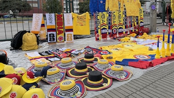 Miles de aficionados llegaron a las afueras de El Campín para acompañar a la Selección Colombia en su último partido en casa antes del Mundial 2026 - crédito Camilo Zabaleta/Infobae Colombia