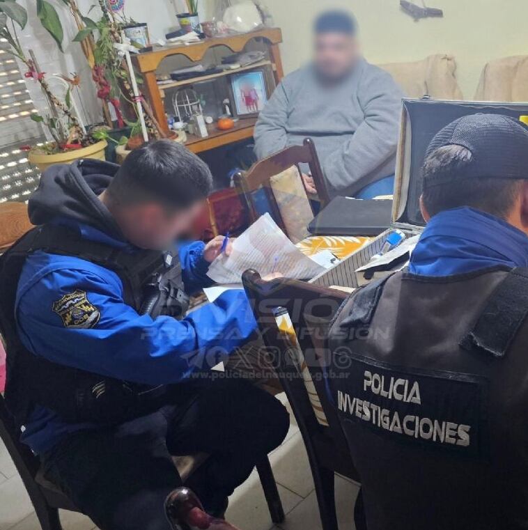 El allanamiento a la vivienda de Martín Alexis Lino (Foto: Policía de Neuquén)