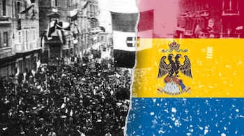 Collage de fotografía antigua en blanco y negro de una multitud en calle y bandera con águila bicéfala coronada sobre fondo rojo, amarillo y azul.