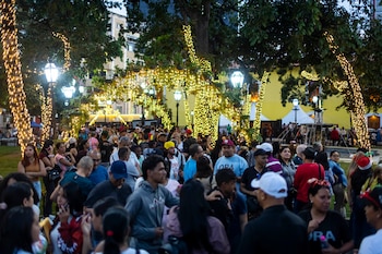 Personas participan en las fiestas