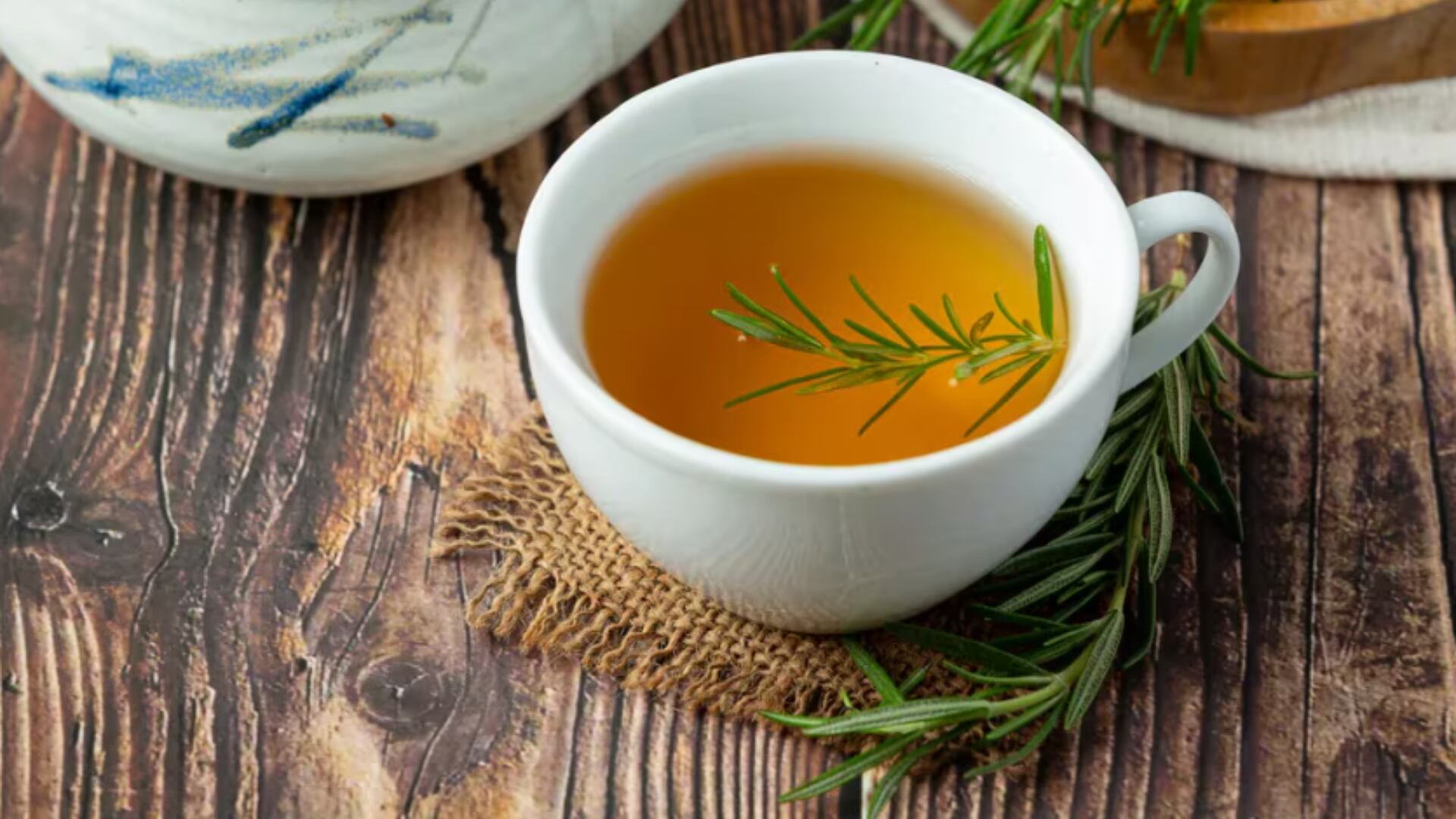 Se recomienda tomar 1 taza al día en la tarde o noche, especialmente en momentos de tensión o antes de dormir (Freepik)
