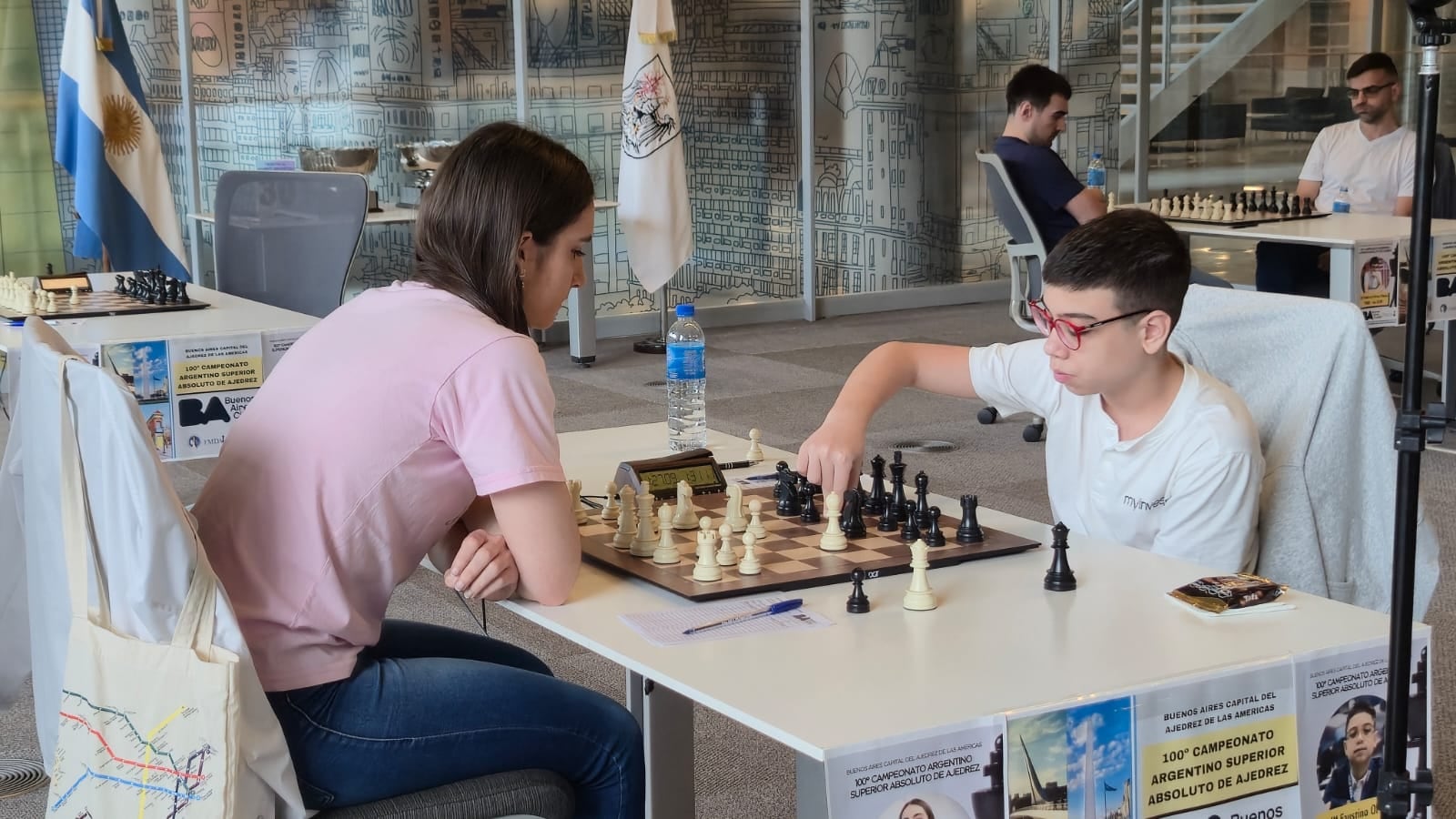 Faustino Oro venció a Candela Francisco y es el líder del Campeonato Argentino de ajedrez al cabo de cuatro jornadas