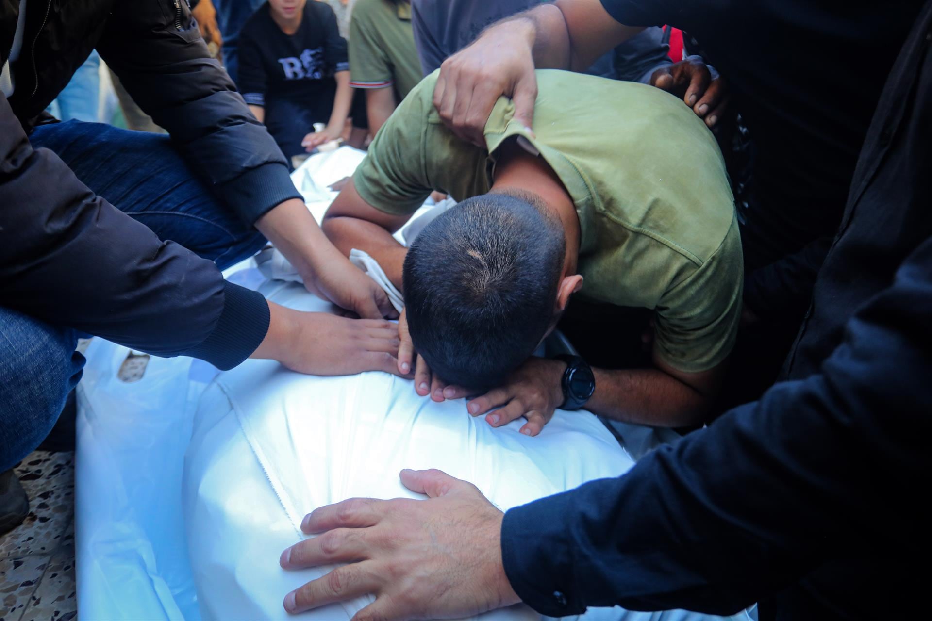Mueren tres palestinos, incluida una niña, en nuevos ataques de Israel contra Gaza pese al alto el fuego