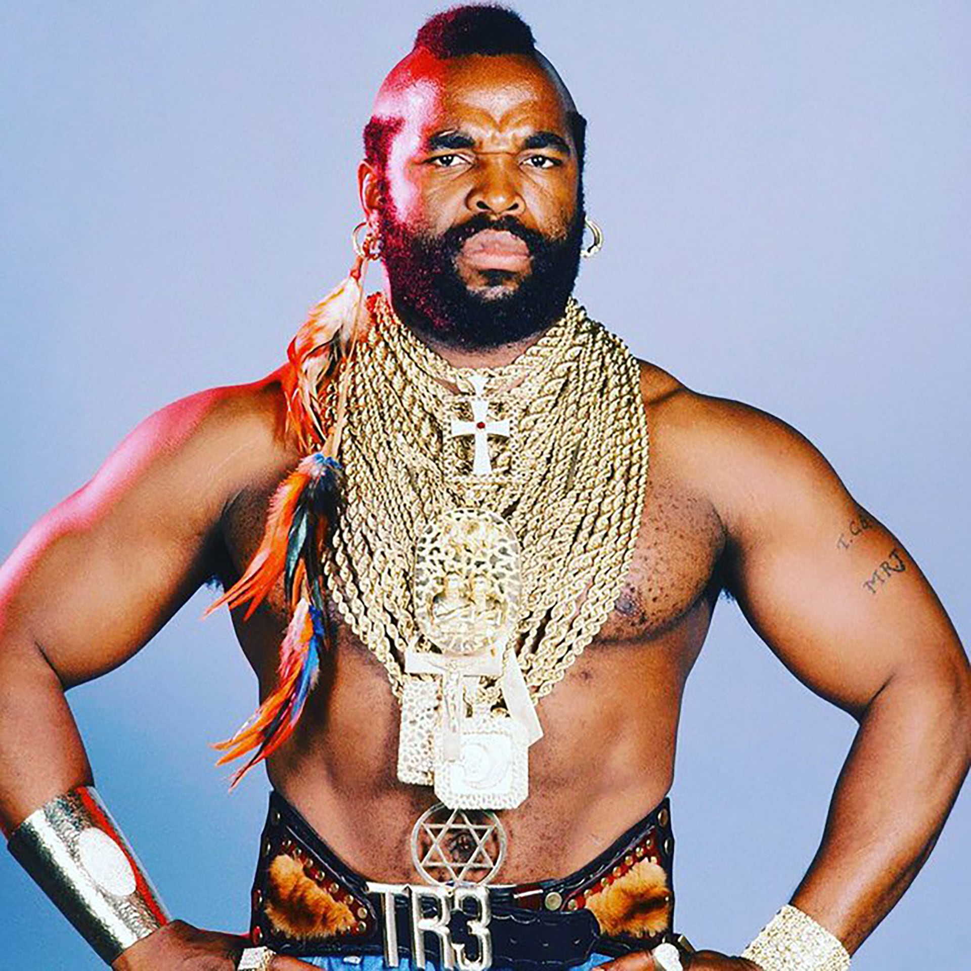 Las cadenas de oro y el corte mohicano de Mr. T nacieron en su etapa como portero y tuvieron un significado simbólico ligado a su historia y a referencias bíblicas