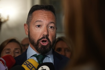 Imagen de archivo: El segundo teniente de Alcaldía, Juanma Badenas, atiende a los medios de comunicación durante una sesión plenaria, en el Ayuntamiento de Valencia, a 12 de julio de 2024, en Valencia, Comunidad Valenciana (España). (Jorge Gil / Europa Press)