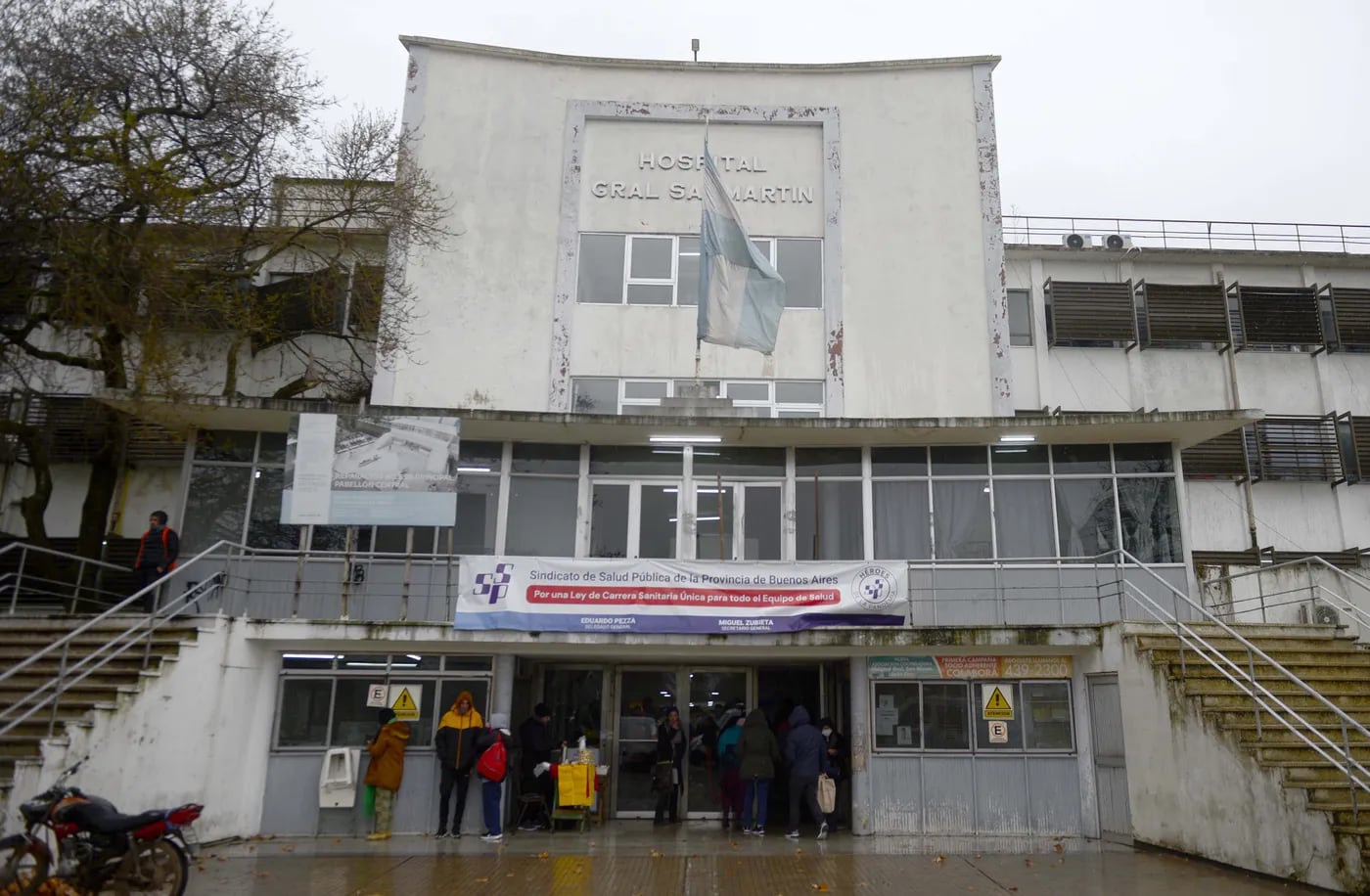 Hospital San Martín donde fue atendido el chofer tras ser atacado (Fuente: 0221)