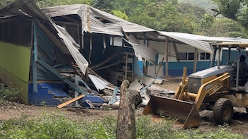 ¡Gritos de desesperación! Con antimotines