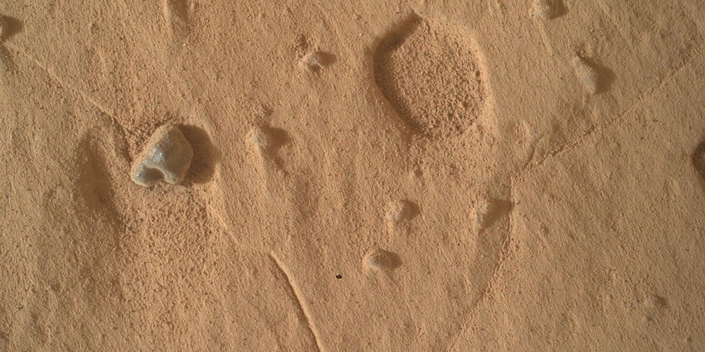 Descubrieron misteriosos agujeros en la superficie de Marte y los científicos de la NASA no lograron determinar su origen
