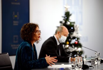 15/12/2020 La ministra portavoz y de Hacienda, María Jesús Montero (i), y el ministro de Justicia, Juan Carlos Campo (d), comparecen en rueda de prensa posterior al Consejo de Ministros celebrado en Moncloa, en Madrid (España), a 15 de diciembre de 2020.
POLITICA
EUROPA PRESS/O.CAÑAS.POOL - Europa Press