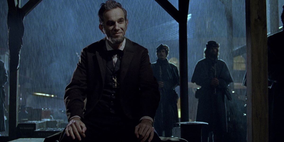 Lincoln, estrenada en 2012, narra los esfuerzos finales de Abraham Lincoln para abolir la esclavitud en Estados Unidos (IMDb)