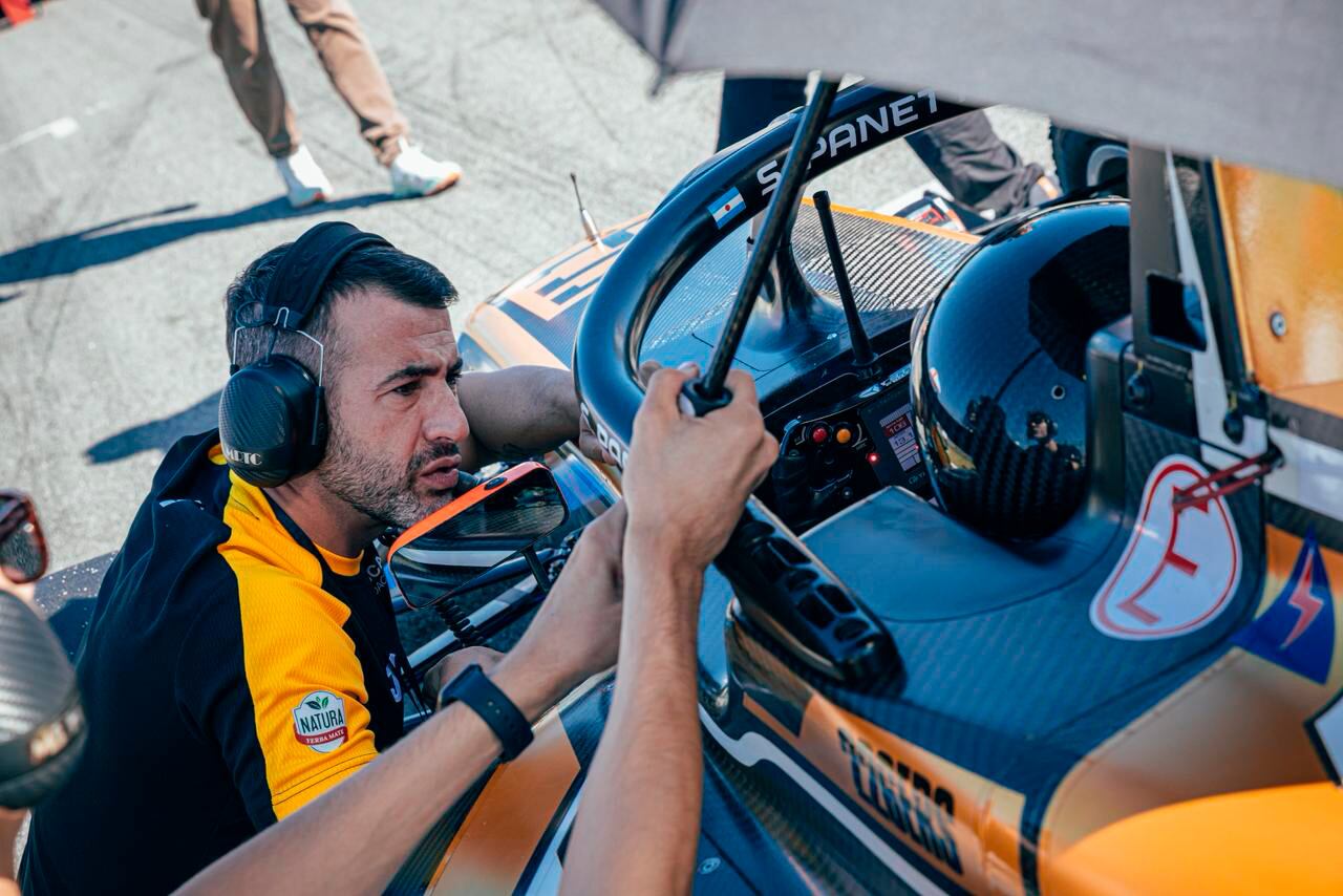 Santino dialogando con Lucas Benamo, su coach (Santino Panetta / Bullet Sports Management)